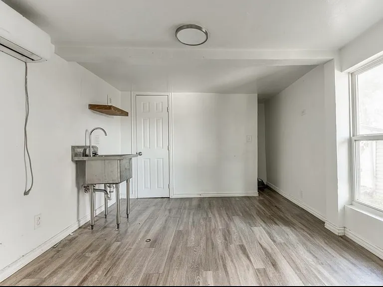 Studio Unit